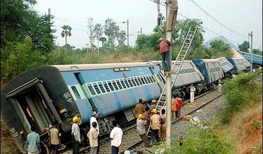 Tragedie pe calea ferată, unde un tren a deraiat. Sunt morţi şi răniţi