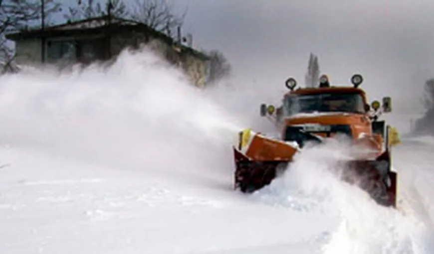 Drumuri acoperite de zăpadă: au acţionat 1.270 de utilaje în zonele afectate de ninsori şi vânt