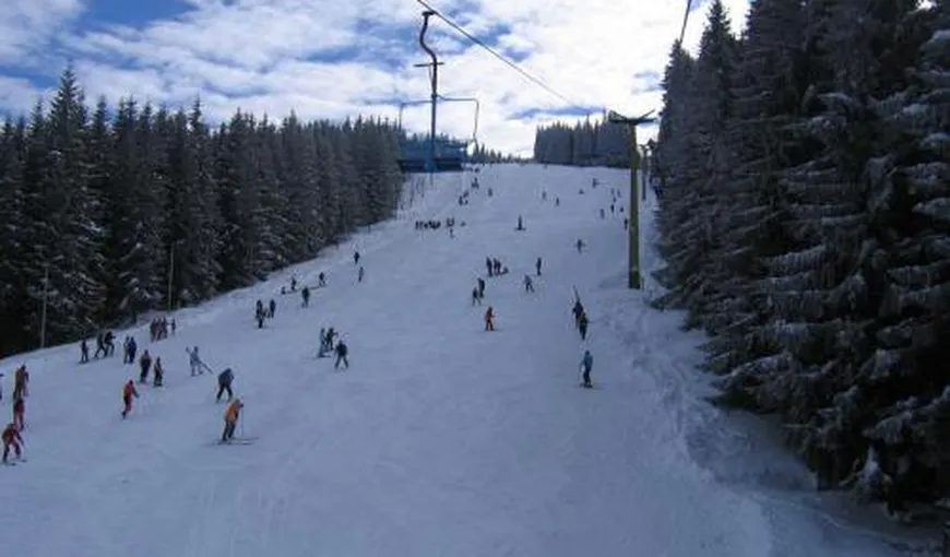 Un turist a decedat pe pârtia de schi din Staţiunea Păltiniş