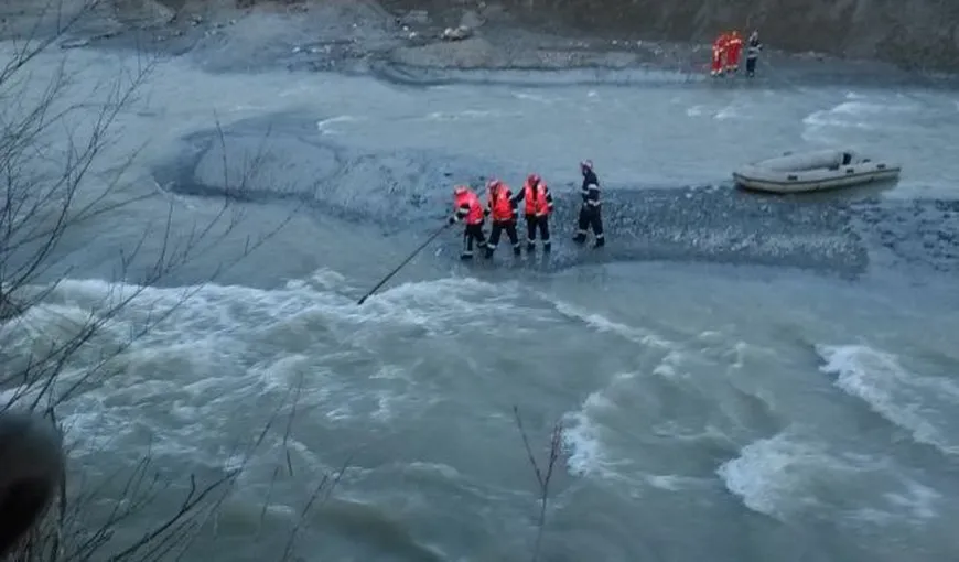 Descoperire macabră în râul Jiu. Ce au găsit pompierii când au ajuns la locul incidentului
