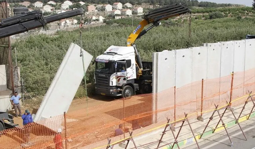 Israelul a început construcţia unui zid la frontiera cu Libanul