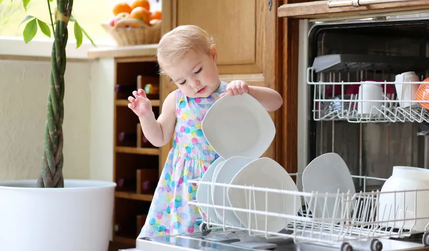 5 treburi casnice pe care copiii ar trebui să le facă. Ghid pe vârste
