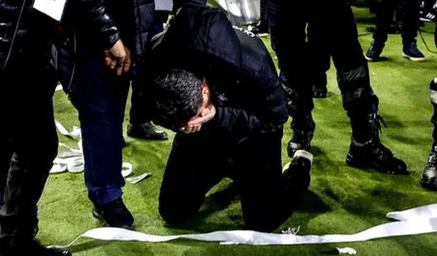 Incidente grave la Salonic. Fanii echipei lui Răzvan Lucescu iau cu asalt vestiarul lui Olympiakos, antrenorul oaspeţilor a fost lovit