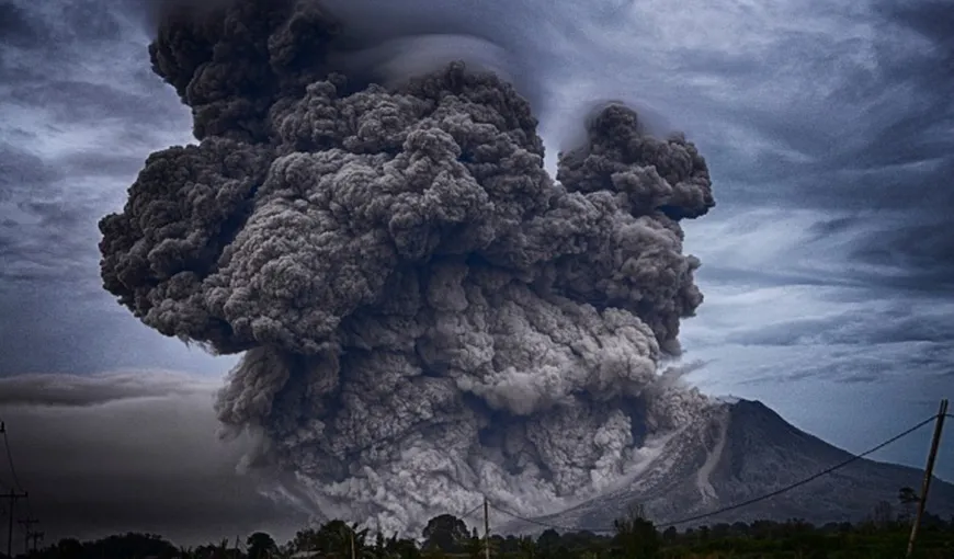 Un vulcan din Indonezia a erupt pe neaşteptate. Autorităţile coborâseră gradul de alertă cu câteva zile