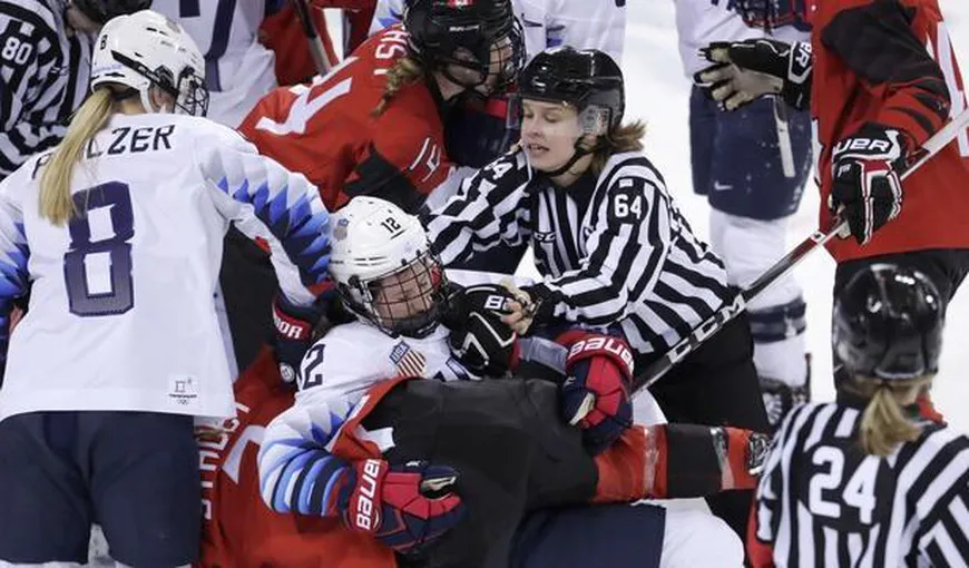 Bătaie între fete, la Olimpiadă. Canadiencele şi americancele s-au luat la pumni la sfârşitul meciului VIDEO