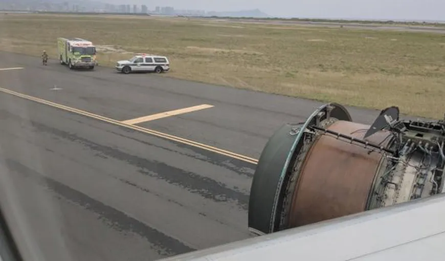 Imagini terifiante de la bordul unui avion. Carcasa motorului s-a desprins în timpul zborului, aeronava a aterizat de urgenţă VIDEO