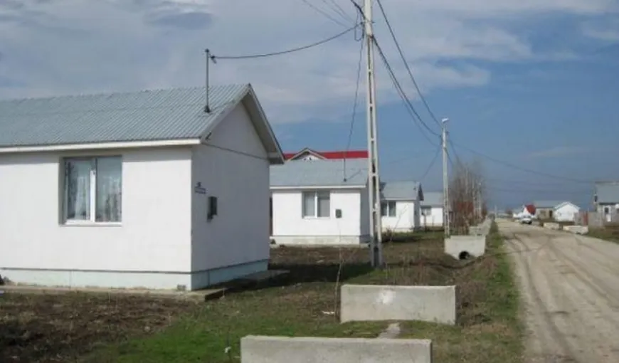 Casele construite de Gigi Becali la Rast sunt scoase la VÂNZARE. Cât cer sătenii