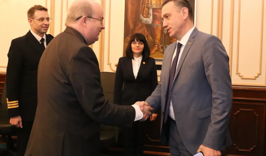 Mihai Fifor, ministrul Apărării, s-a întâlnit cu ambasadorul britanic Paul Brummell
