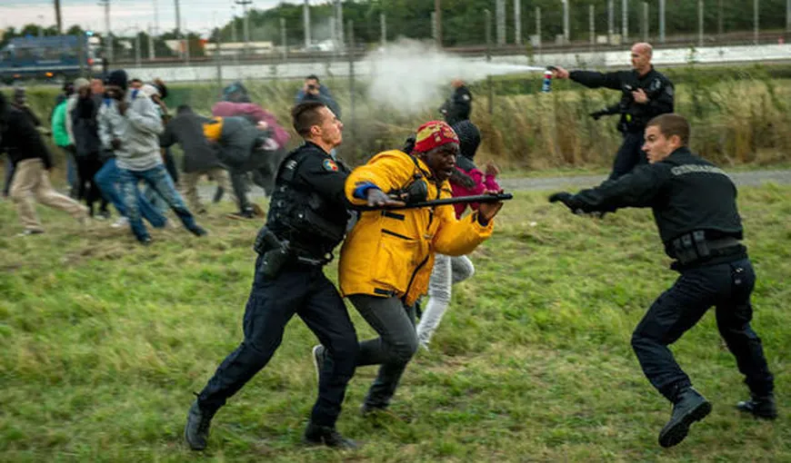 Migranţi răniţi de gloanţe după o încăierare în Nordul Franţei