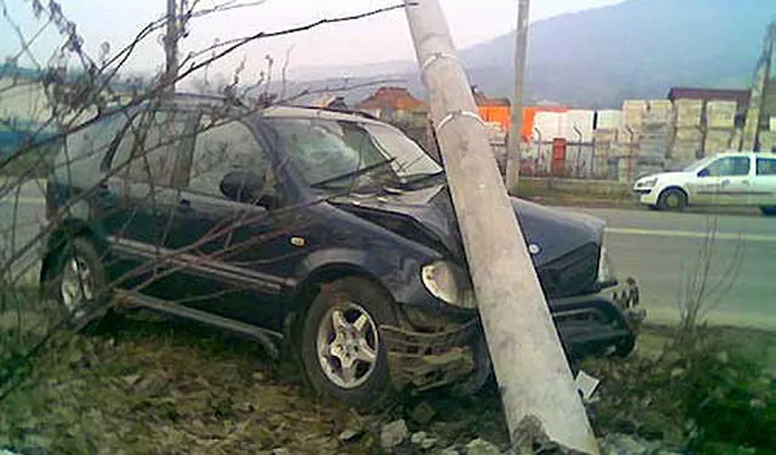 Tânăr rănit şi peste 1.000 de persoane fără curent electric în urma unui accident rutier în Mureş