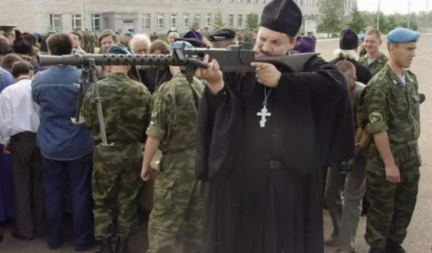 Armata Rusiei pregăteşte preoţii Bisericii Ortodoxe să conducă vehicule militare. Care este scopul