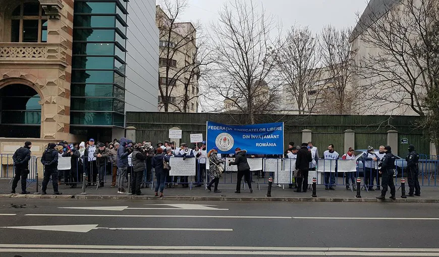 Protest la Ministerul Muncii. FSLI: Vasilescu promite soluţii pentru trei dintre problemele ridicate. Grila de salarizare rămâne
