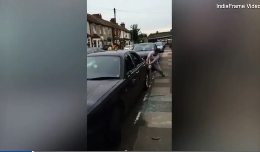 Scandal în Londra pentru un loc de parcare, maşină distrusă de români VIDEO