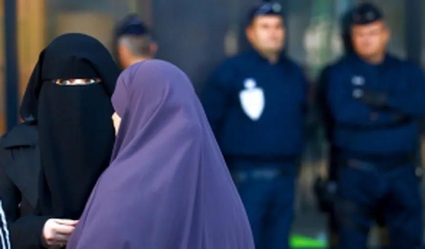 30 de femei, arestate în Iran după ce şi-au ridicat vălul în public