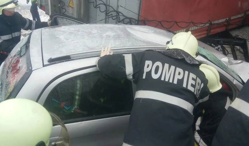 Un mort şi trei răniţi, în urma unui accident pe DN6, în Caraş-Severin. Traficul este blocat