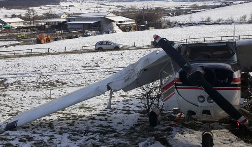 Un avion a ratat decolarea în Sibiu. Aparatul s-a prăbuşit pe aerodromul Măgura Cisnădie