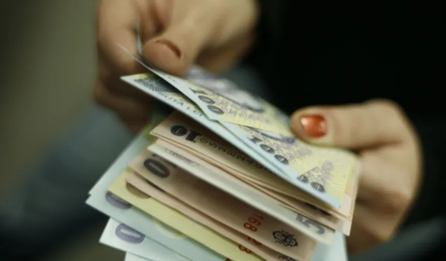 Veste bună pentru români: Ce se va întâmpla cu pensiile şi salariile înainte de Paşte