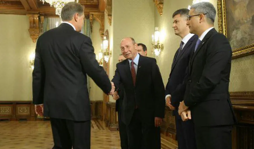 Traian Băsescu dezvăluie cum l-a ajutat pe Klaus Iohannis să rămână în campania electorală: Am sunat la SRI şi la Parchet