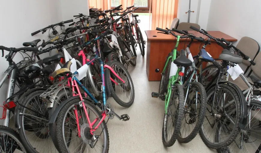 Cincisprezece moldoveni, condamnaţi la şase ani de închisoare pentru furt de biciclete de lux în Franţa