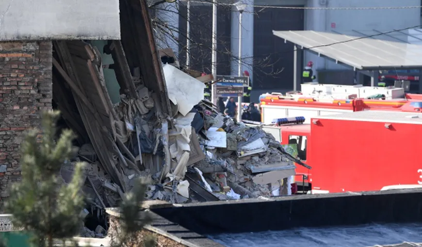 Un bloc de apartamente din Poznan, Polonia, s-a prăbuşit. Cel puţin patru morţi şi 22 de răniţi