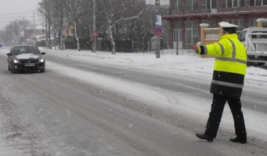 Atenţie, şoferi! Poliţiştii dau AMENZI conducătorilor auto cu maşini neechipate cu cauciucuri de iarnă
