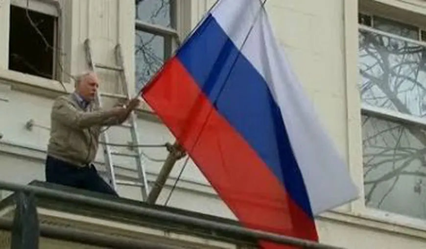 Diplomaţii ruşi care vor fi expulzaţi din Marea Britanie părăsesc Londra pe 20 Martie