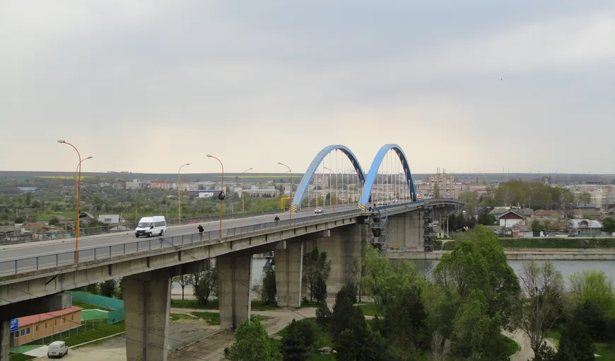 Scene şocante pe podul de la Medgidia. O femeie s-a aruncat în Canalul Dunăre-Marea Neagră