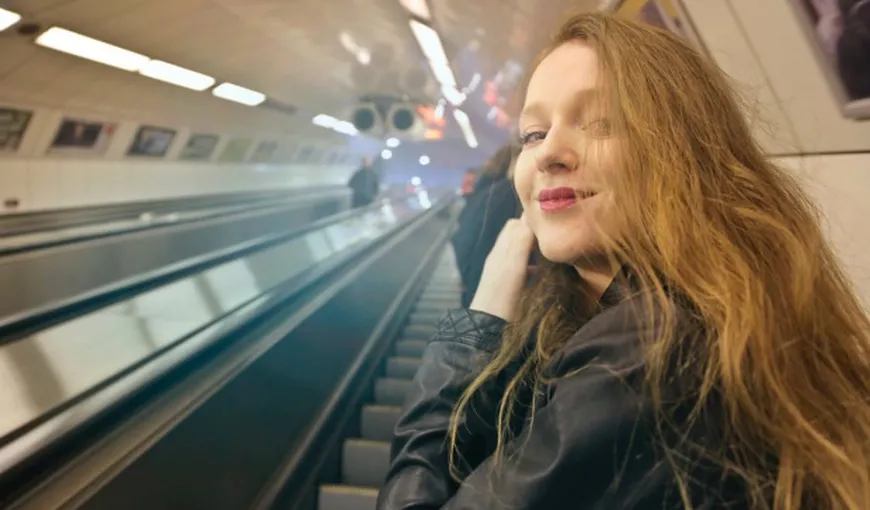Un bărbat s-a apropiat de ea la metrou și i-a spus: „Am 28 de ani și stau singur. Vrei să mergem la film?…” Ce a urmat