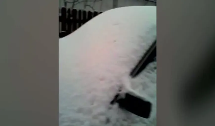 Zăpada portocalie, surprinsă de mai mulţi români pe reţelele de socializare VIDEO