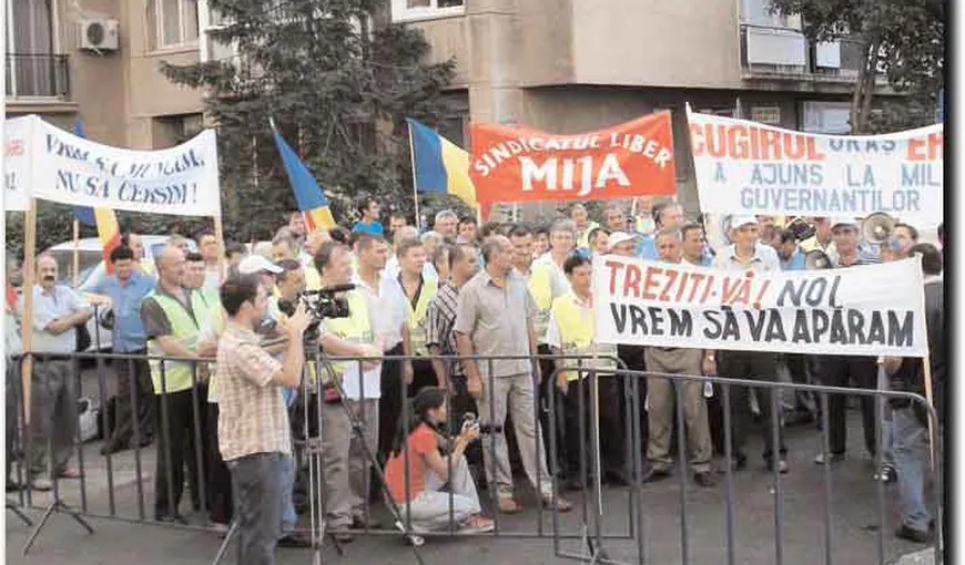Sindicaliştii din industria de apărare pichetează marţi sediul Ministerului Economiei