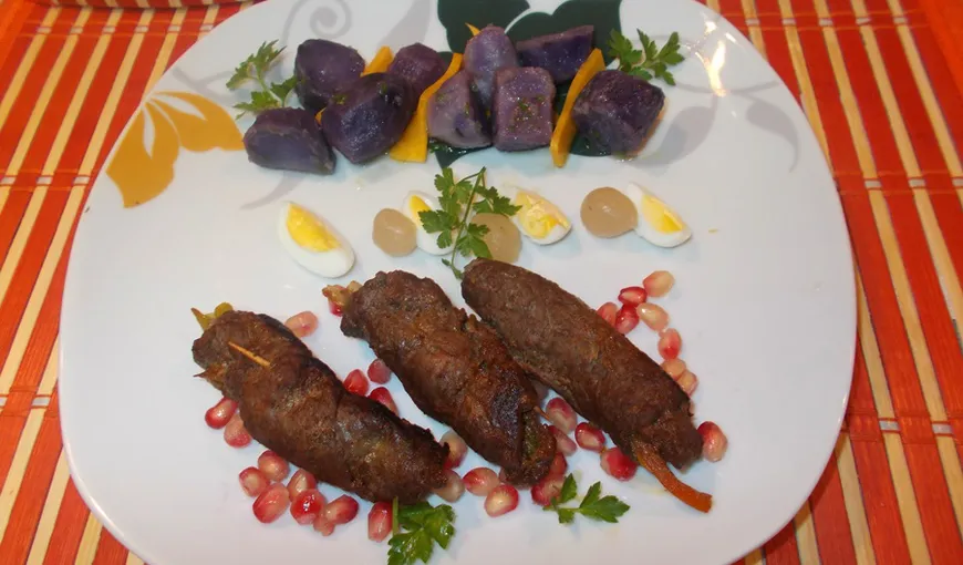 Rulouri din carne de struţ cu legume şi garnitură purple majesty