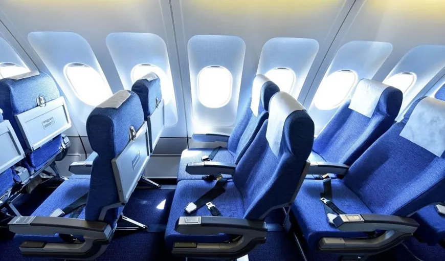De ce sunt toate scaunele din avion de culoare albastră
