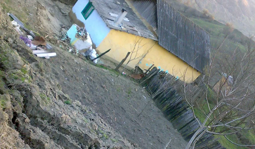 Alunecare de teren în Vrancea, sunt în pericol mai multe gospodării