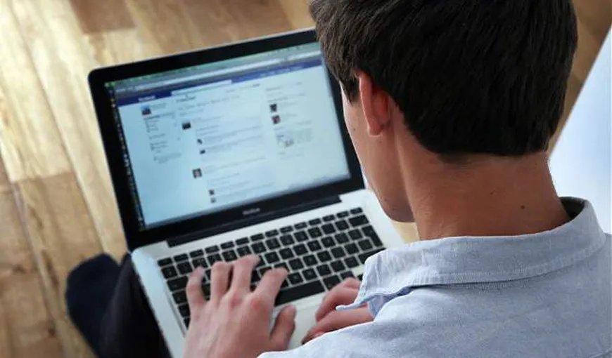 Un român a fost condamnat la închisoare din cauza unor mesaje pe Facebook. Ce le-a scris unor fete