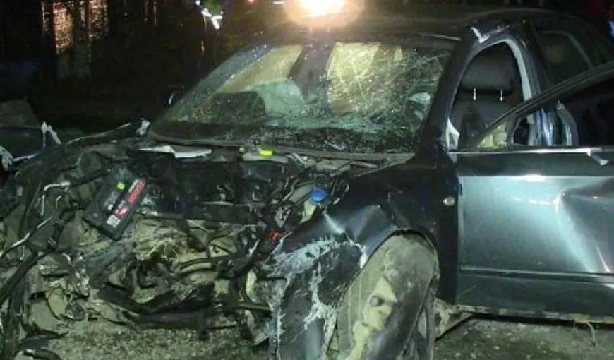 Un şofer începător şi-a băgat prietenii in spital. 4 tineri sunt răniţi grav după ce au lovit cu maşina un gard de beton