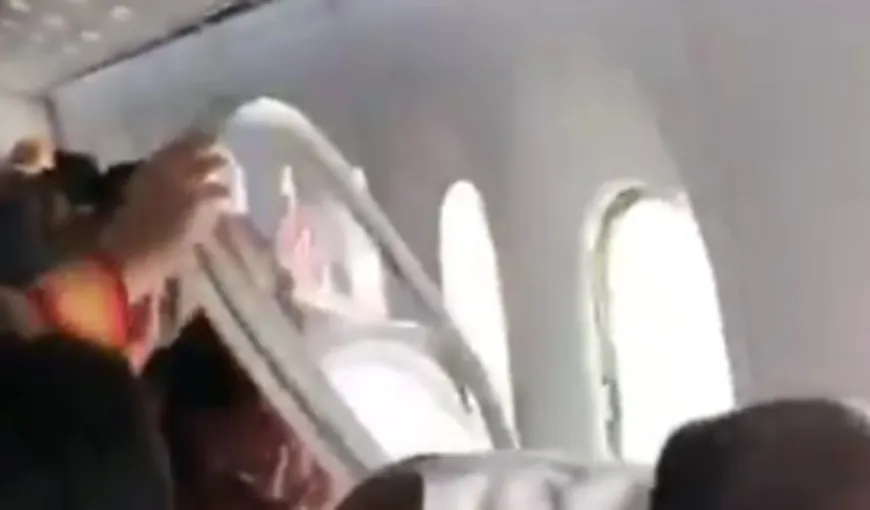 Turbulenţe severe, panică la bordul unui avion. O fereastră s-a desprins în timpul zborului VIDEO