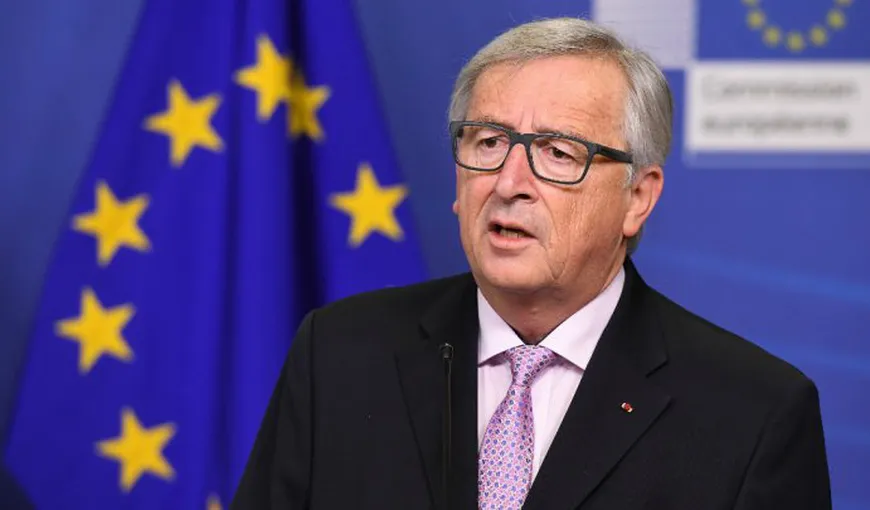 Jean-Claude Juncker şi-a menţinut cu greu echilibrul înaintea unei cine oficiale organizată cu ocazia summitului NATO VIDEO