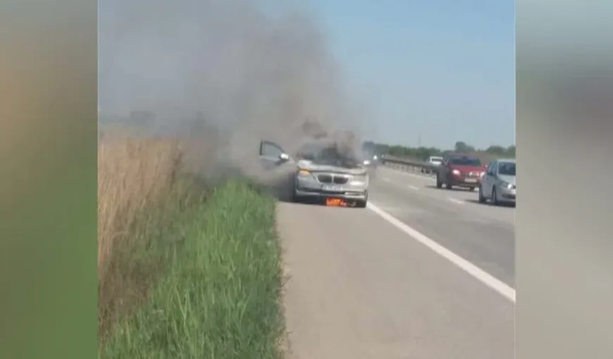 Maşină în flăcări pe autostradă. O maşină a luat foc la 30 km de Bucureşti
