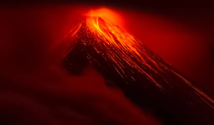Vulcanul Fuego din Guatemala înregistrează între 7 şi 9 explozii pe oră VIDEO