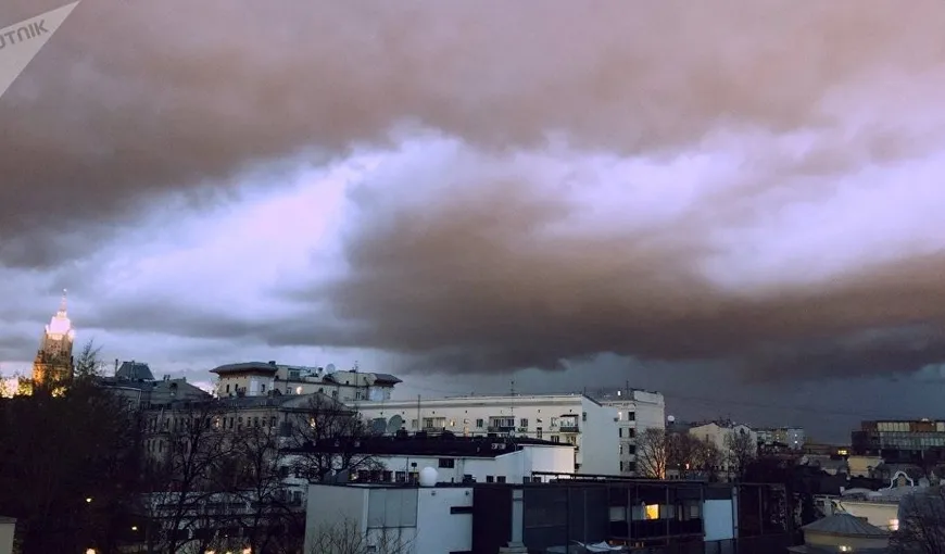 Furtună la Moscova, imagini apocaliptice. O fetiţă a murit, 17 persoane au fost rănite VIDEO