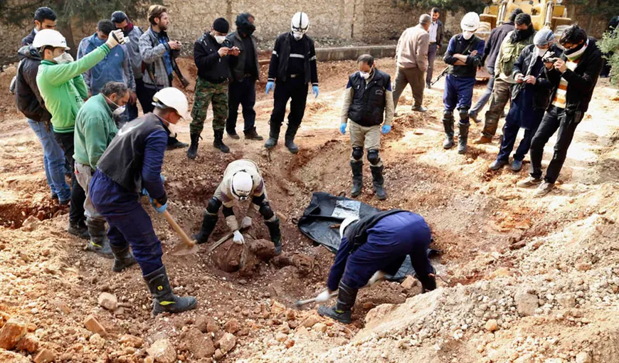 Groapă comună cu zeci de cadavre ale jihadiştilor, în Raqqa