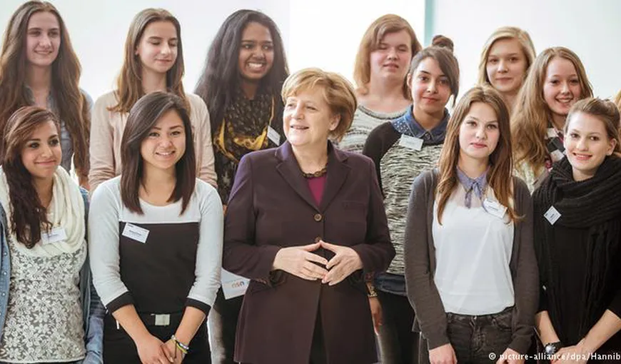 Angela Merkel le îndeamnă pe eleve să se pregătească pentru meseriile bărbăteşti