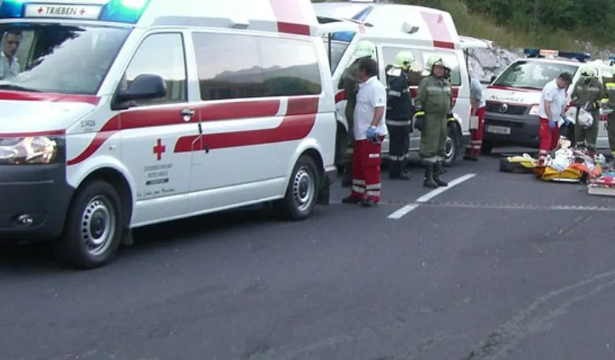 Accident CUMPLIT de PAŞTE. Un microbuz plin cu românce care munceau în Austria s-a lovit de un ZID