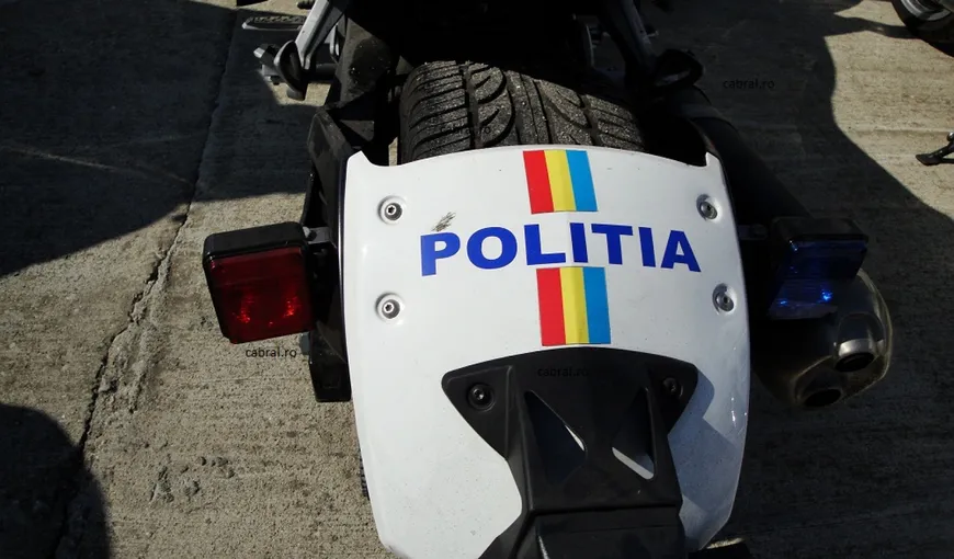 Un poliţist pe motocicletă, accidentat de un şofer neatent