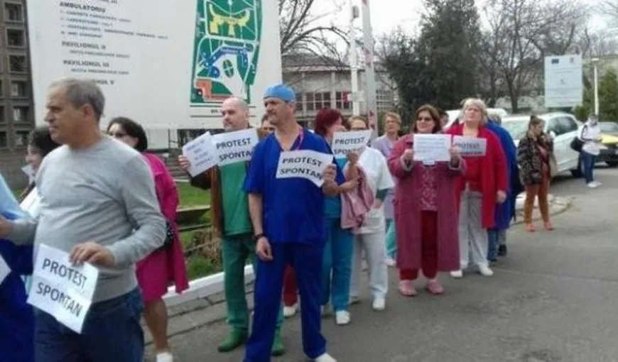 Proteste ale angajaţilor din Sănătate. Oamenii sunt nemulţumiţi de reducerea sporurilor cu până la 50% VIDEO