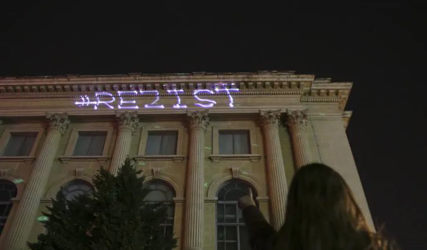 Protest cu proiecţie de lumini pe faţada Muzeului de Artă din Capitală, anunţat pentru duminică seară