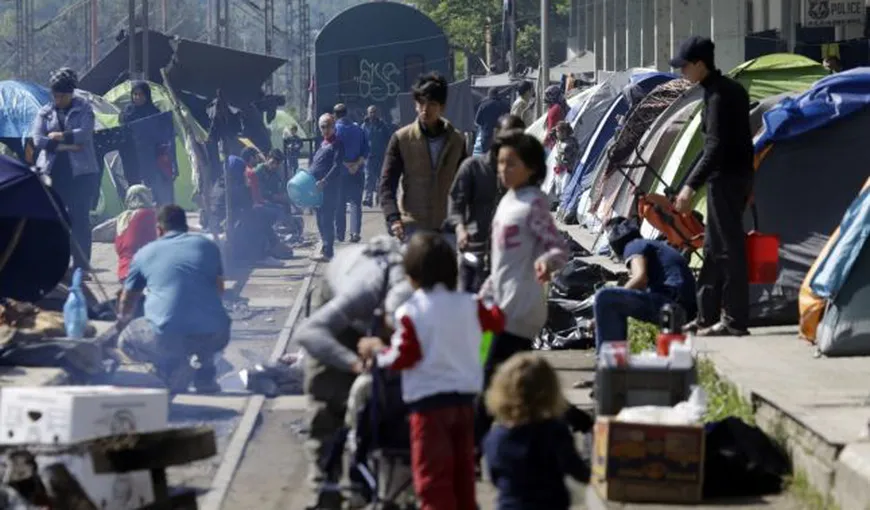 FRANŢA, politică dură cu privire la imigranţi. Guvernul a decis evacuarea taberelor de refugiaţi de lângă canalele Parisului