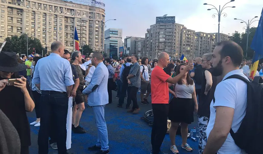 Protest în Piaţa Victoriei. Mii de oameni au cerut demisia lui Liviu Dragnea din funcţia de preşedinte al Camerei Deputaţilor