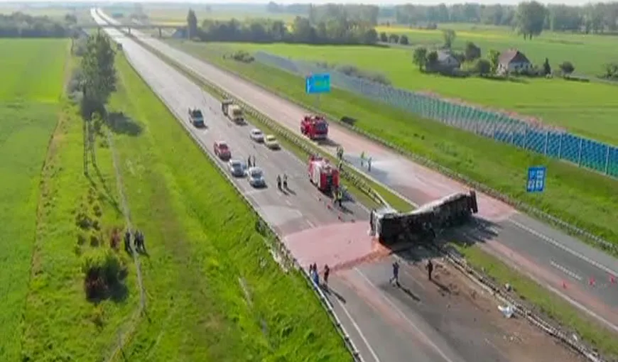 Accident pe autostradă. Un TIR plin cu ciocolată s-a răsturnat pe mijlocul şoselei VIDEO