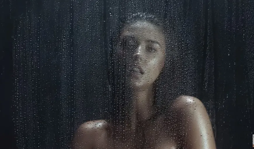 Antonia, goală şi provocatoare în noul videoclip. Iubita lui Velea s-a dezbrăcat sub duş VIDEO